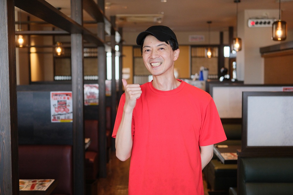 笑顔の男性スタッフ